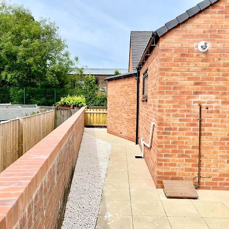 Garden View - 2 Bedroom Bungalow York Exterior photo